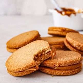 Alfajor keto con arequipe de almendras 50gr - Sin Remordimientos